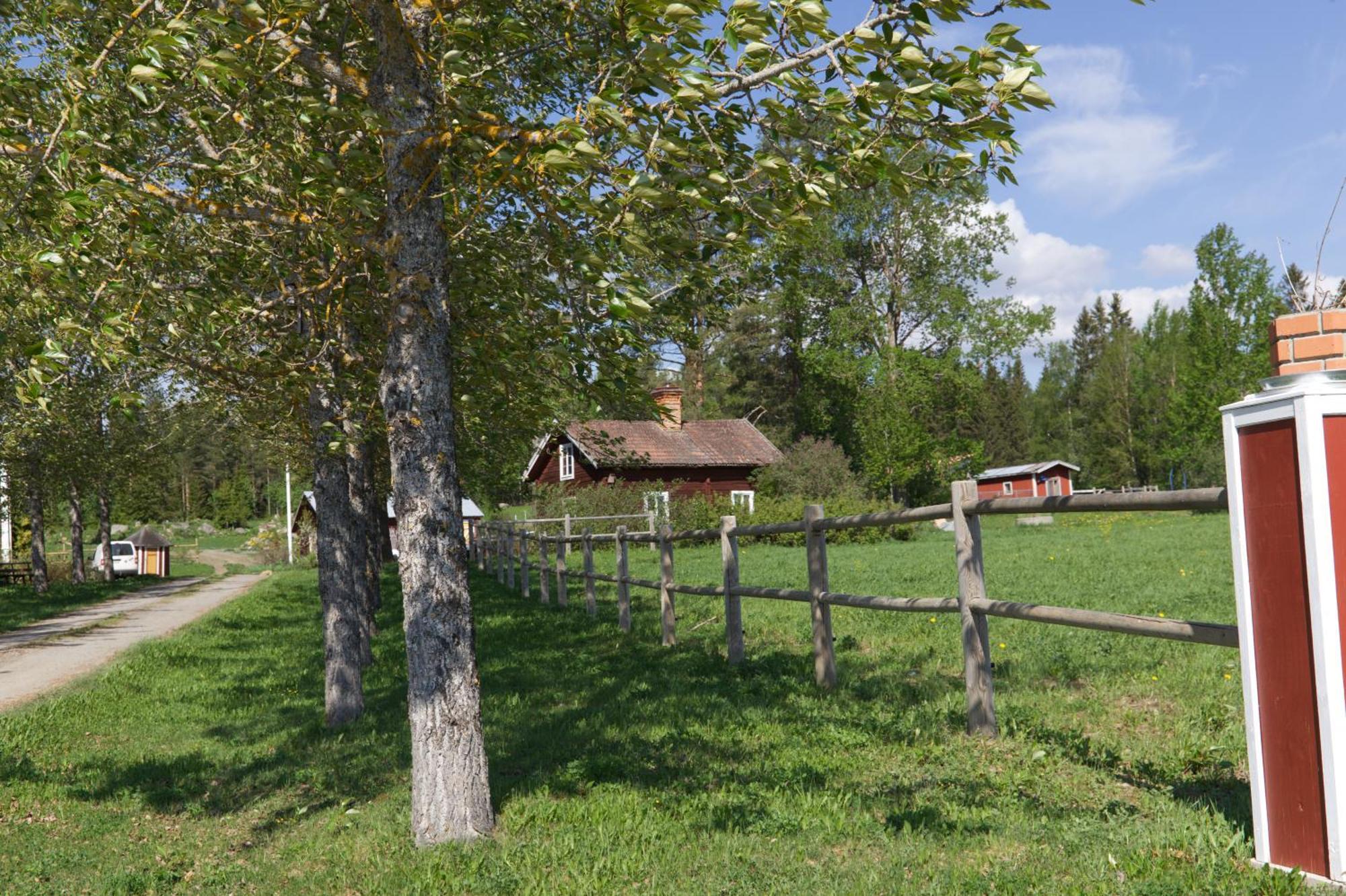 Grindstugan Pa Fyras Gard Ferienhaus